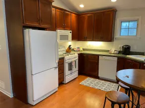 1 block to PSU! 2 bdrm/1bath. Walk everywhere! - Image 5