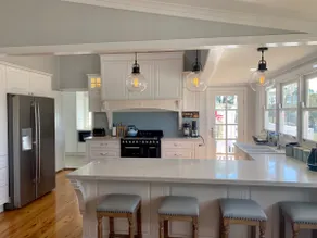 Renovated Queenslander with a pool close to town! - Image 2