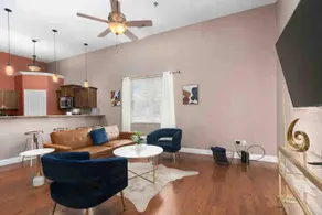 Contemporary Apartment “Downtown Belleville” - Image 2