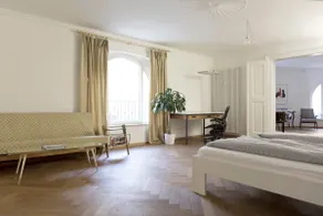 The Consulate/ Huge apt ideal for groups! - Image 2