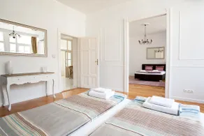 Chic & Charm Apartment - Image 4