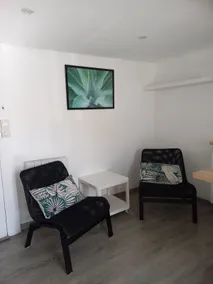 Nice little studio, renovated, center of Cuers - Image 5