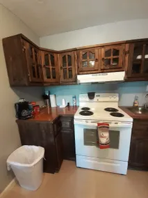 Small 2 bed 1 bath upstairs apartment with balcony - Image 2