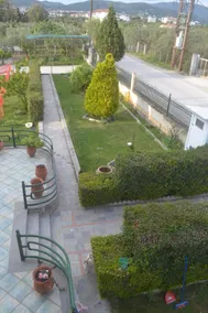 Seaside apartment with private garden - Image 4