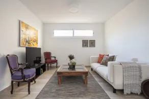 Central, elegant 3 bed, 2 bath, 100m from beach. - Image 3