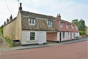 The Holts Charming 2 Bed Cottage - Image 2