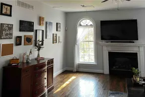 Radiant 4-Bed Haven w/ King suite in N. Wilmington - Image 4