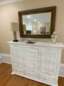 Roomy, cheerful, 4-bedroom home near Bainbridge. - Image 3