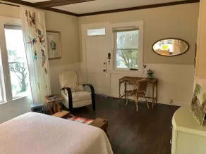 Clean, Stylish Apt w/kitchen. block from Downtown - Image 3