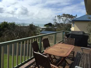 Spacious Beach house, water views walk to beach - Image 4
