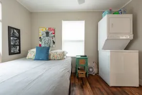 💻 WFH near coffee & food in artists cozy 1bd home - Image 3