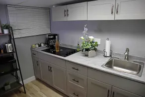 Comfy 1 Bedroom Apartment In Belleville - Image 3