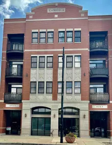 Beautiful Condo in North Kenwood with Parking - Image 2