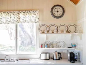 Blue Wren Cottage, open fireplace, vineyard views! - Image 4