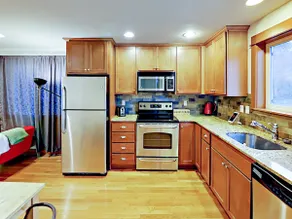 Fremont & Woodland Park Zoo Cozy Living - Image 5
