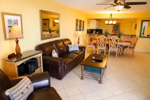 KW Luxury 2/2 Beachfront resort Tropical Oasis - Image 3