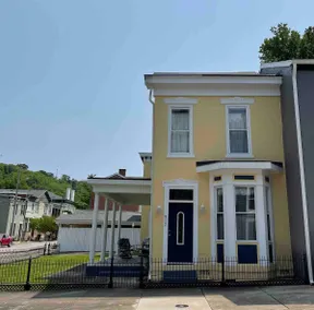 Mulberry Manor*Walkable*8 Guests*4 Bed/2.5 Bath - Image 3