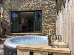 Child-friendly wonderful cottage with hot tub & garden | Pets allowed - Image 5