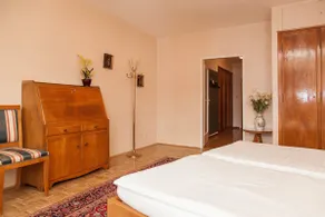 One-bedroom apartments overlooking the cathedral - Image 3