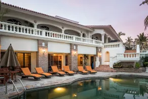 Casa Mariposa Beachfront Mega Villa Paradise ⭐️ - Image 5