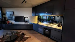 Sophisticated Boutique Apartment - Image 5