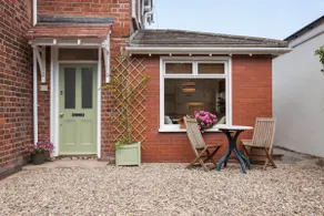Quaint Cottage near City Airport & Titanic Quarter - Image 3