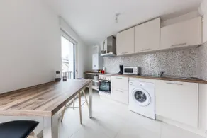 Beautiful cozy and bright apartment + Parking - Image 3