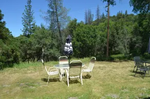 The Creek House Near Yosemite - Image 4