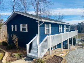 Newly renovated: Waterfront 4 Bedroom - Image 3