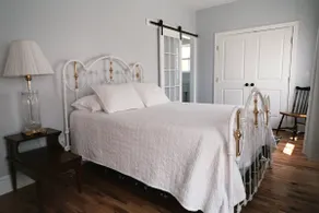 Location Comfort and Class in Historic Downtown! - Image 4