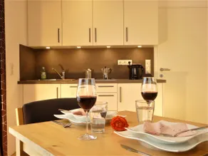 Cozy mountain view apartment with terrace and garden - Image 2