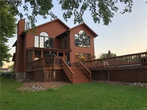 Lake front house with Pool and hot tub and game room - Image 2