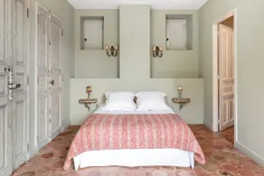 Beautiful home with old-world charm - Image 3