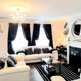 CHIC Townhouse,centrally located - Image 3