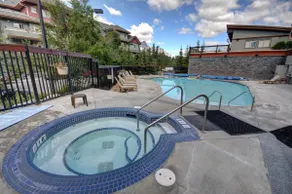 Cougar Den, Top Floor, 2 Level, Amazing Views! - Image 4