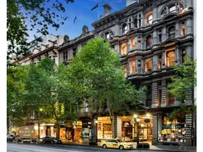 Absolute Collins Apartments - Image 2