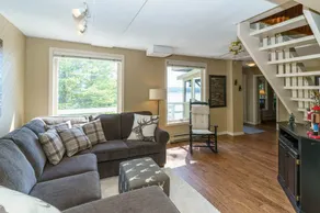 Beautiful Lakefront Cottage on Mary Lake! - Image 2