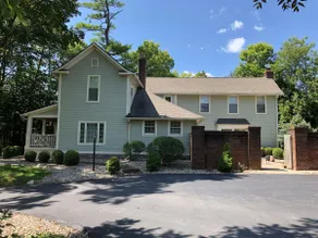 Hoffman Estates-Large Home close to Grand Park! - Image 2