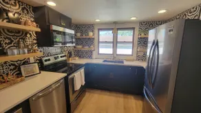 BTown Hoosier House 5 Beds/3 Bdrm - Image 2