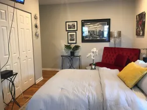Cozy Studio Near Lake 15 mins to Downtown - Image 3