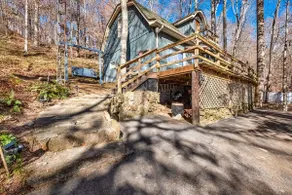 Cozy 2 bedroom home sitting across from the beautiful Lake Malone. Easily sleeps 6 and less then a mile from Shady Cliff Restaurant and Marina. - Image 4
