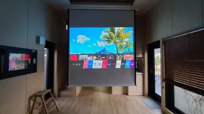 Andamiro Brown/Netflix, completed with the sensational architectural design of a young architect from New York, a single-family house - Image 4