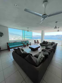 Large apartment with spectacular views of the bay - Image 5