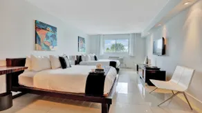 Studio with Two Queen Beds and Kitchenette, Steps away from Bal Harbour Beach - Image 2
