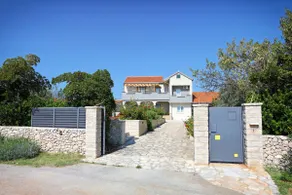 13+ beds heated pool house with a home gym, Nin - Image 3