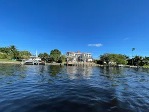 Luxurious Waterfront 6B/5Bt Pool-Spa-Theater Home - Image 2