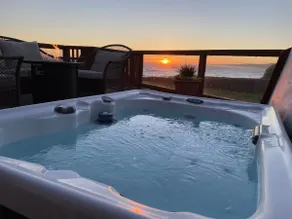 Cozy Ocean Front Retreat w/Private Hot Tub! - Image 5