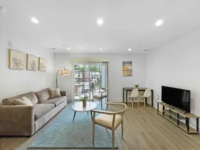Brand New Stylish Petworth Stay, Premium Amenities - Image 5
