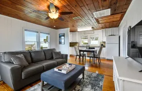 Cozy cottage by the Sea -near downtown with patio! - Image 4