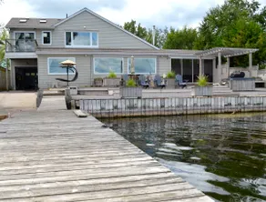 Beautiful Lakehouse in Prince Edward County - Image 2